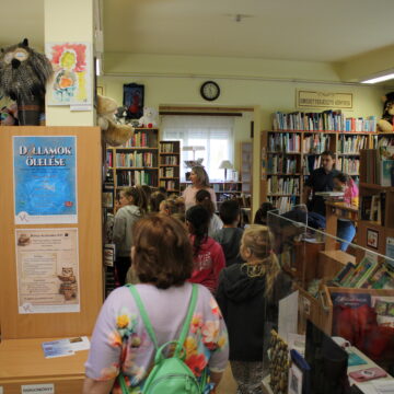 Könyvtárlátogatás az ÁFÁI 1. a osztályos diákjainak